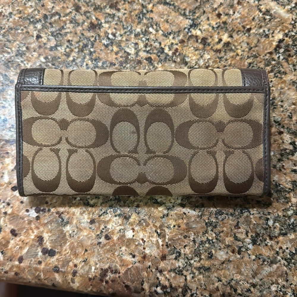 Coach Wallet. - Picture 5 of 5